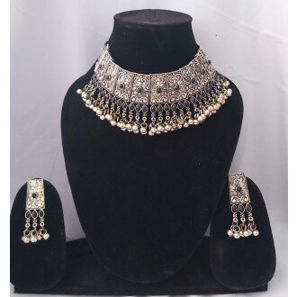 Beautiful neckless with Earrings