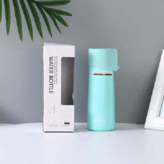Ximi Vogue Green Portable Insulated Water Bottle with Retractable Carrying Strap